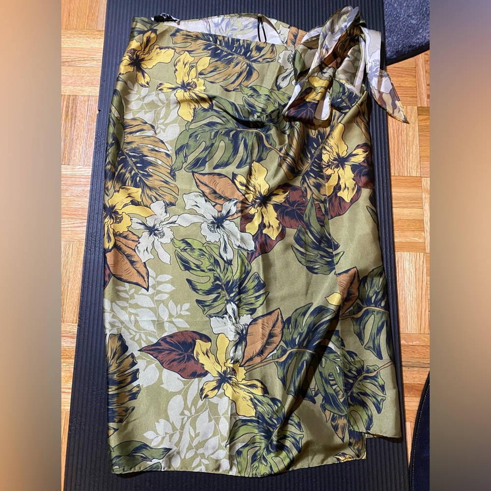 Mango size XS tight at the side beach skirt